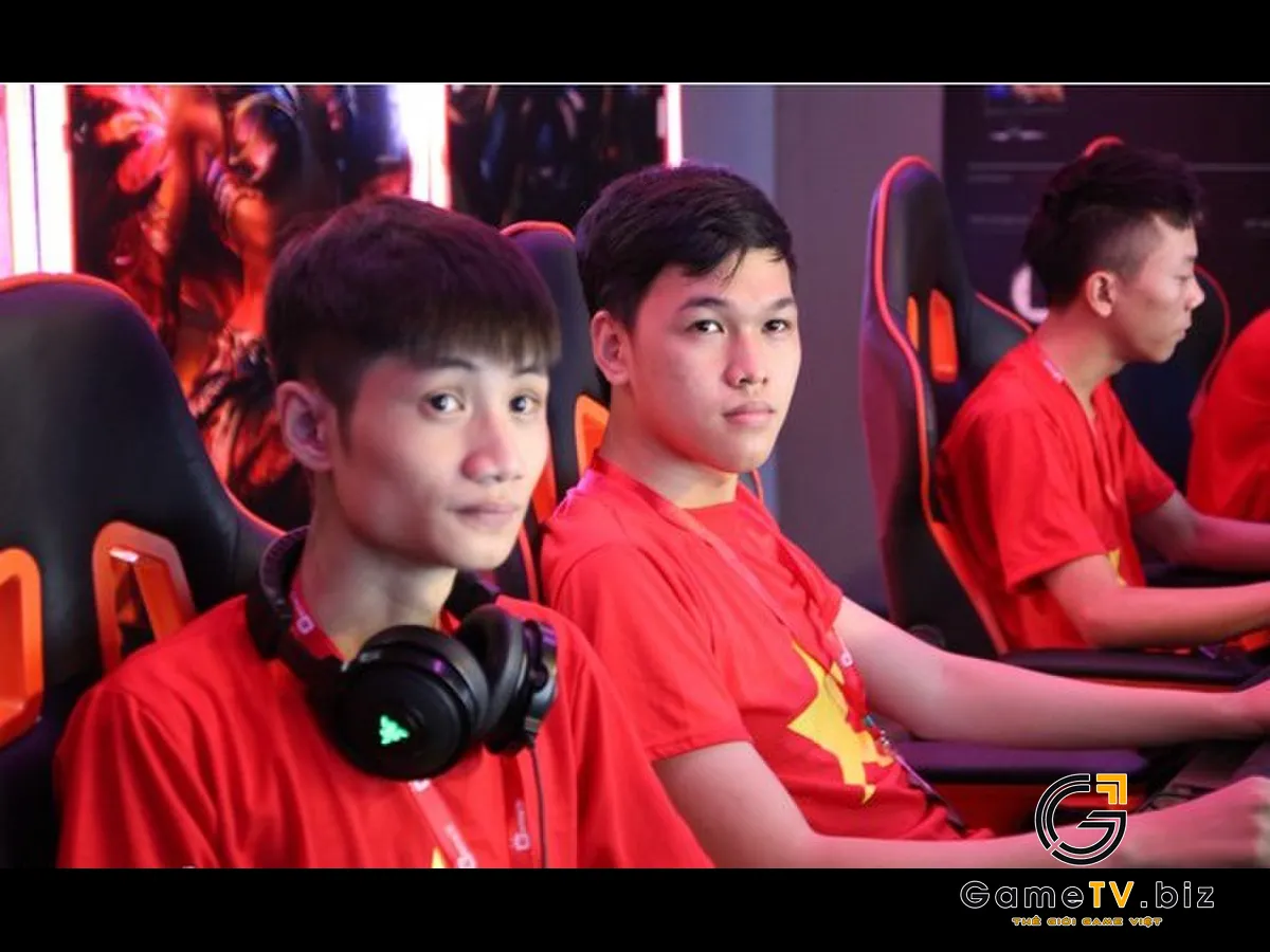 Hồng Anh AOE và Chim sẻ đi nắng cùng thi đấu cho màu cờ Việt Nam 